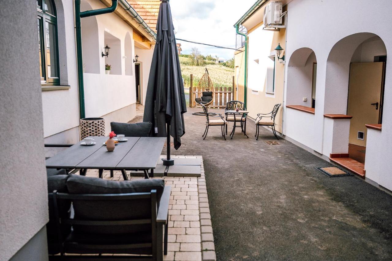 Landhaus Dasthomas Henndorf im Burgenland エクステリア 写真
