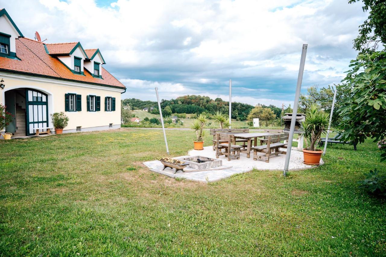 Landhaus Dasthomas Henndorf im Burgenland エクステリア 写真